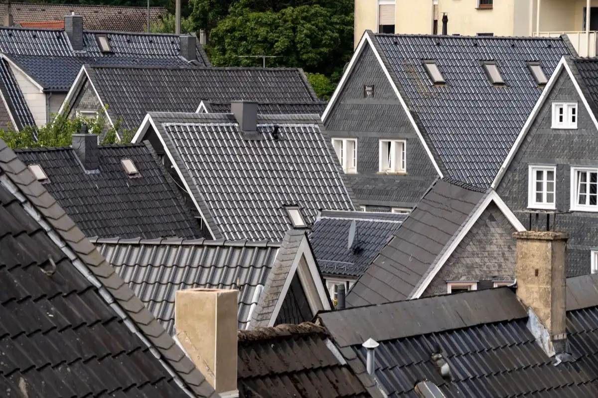 Steep roof eaves and gutter lines on houses in Baytown, TX